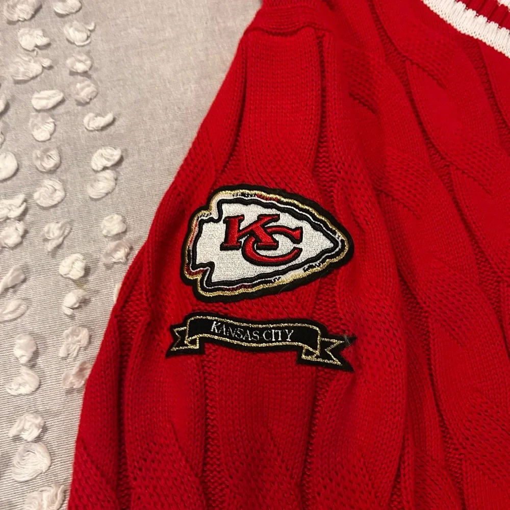 NWT Women's Pro Standard Red Kansas City Chiefs Prep V-Neck Pullover Sweater - Picture 5 of 5